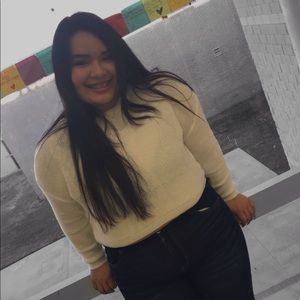 Meet your Posher, Yaneth